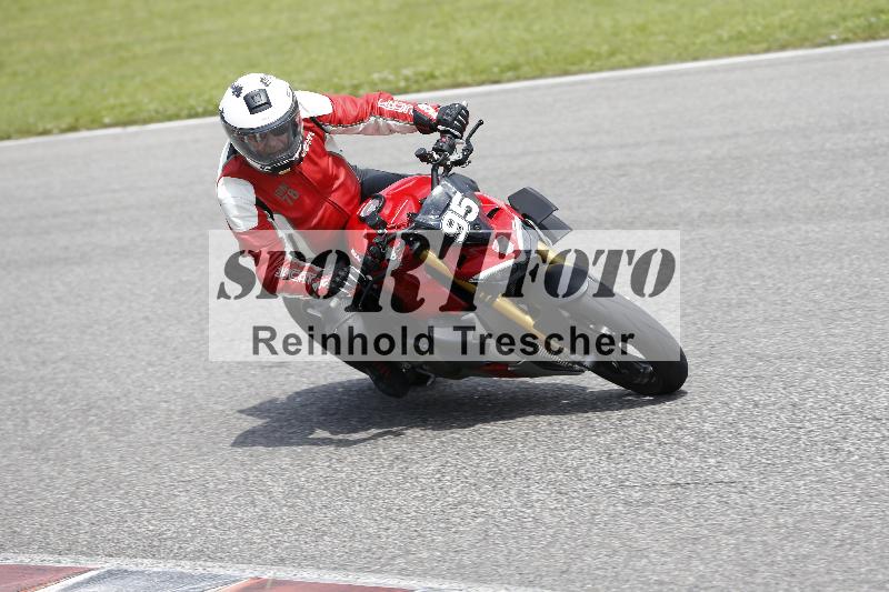 /Archiv-2024/29 12.06.2024 MOTO.CH Track Day ADR/Gruppe gelb/95